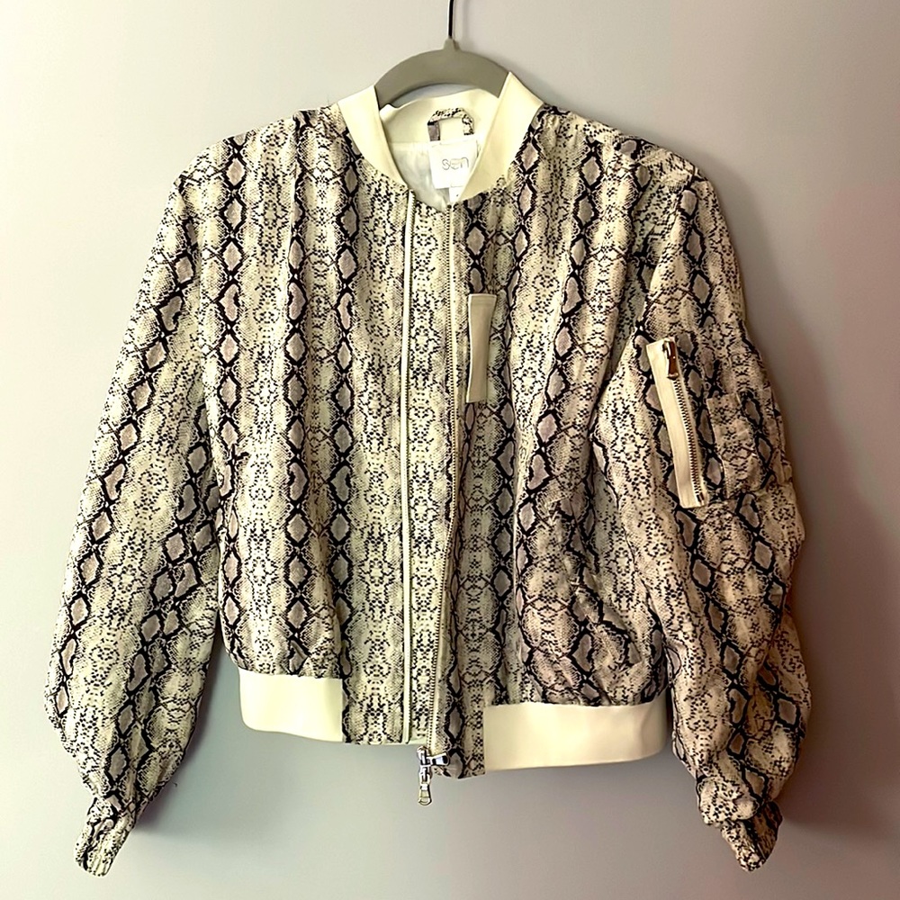 Sen animal print bomber
